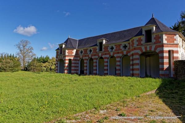 Élégant Château du XIXe siècle avec parc, piscine et maisons d’amis