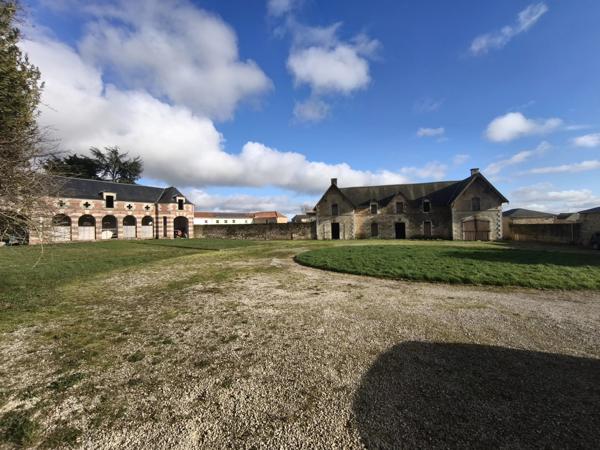 Élégant Château du XIXe siècle avec parc, piscine et maisons d’amis