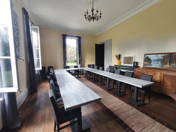 Élégant Château du XIXe siècle avec parc, piscine et maisons d’amis