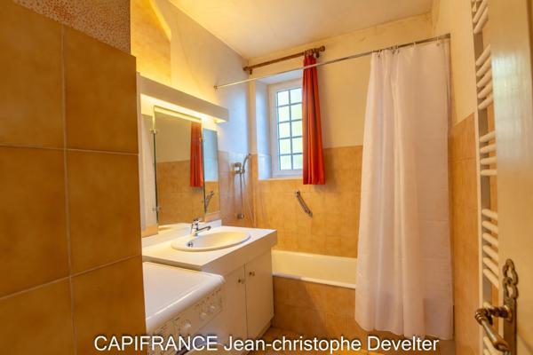 Propriete à vendre 7 pièces proche de MAYENNE (53) sur terrain de 2,3 hectares