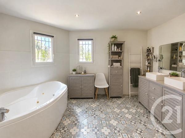 Maison à vendre  5 pièces - 147 m 2   LATRESNE  - 33
