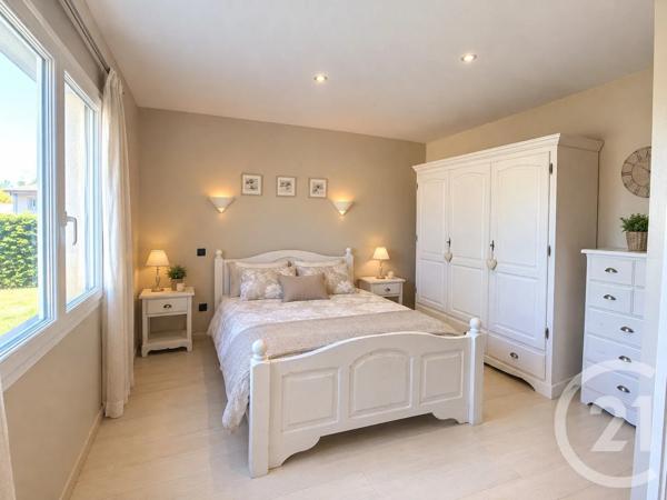 Maison à vendre  5 pièces - 147 m 2   LATRESNE  - 33