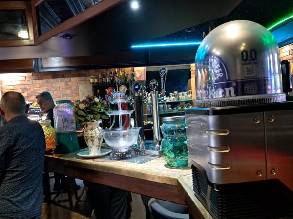 Bar‑Tabac rentable — Pau centre — EBE 180k — Surface 192 m² — Terrasse — Vente murs possible