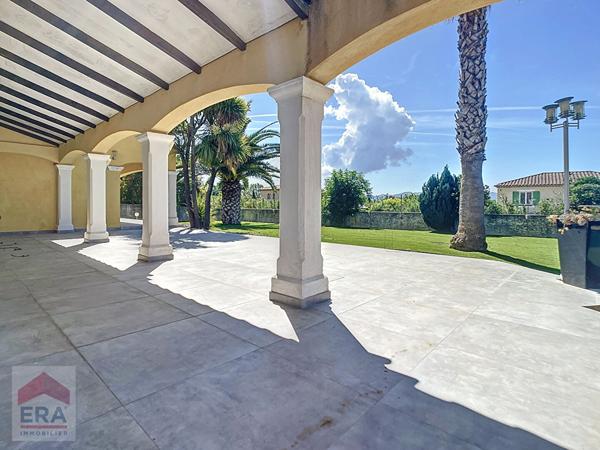 A louer Villa type 8 Marseille 13013 St Mitre Chateau Gombert  6 chambres piscine terrain