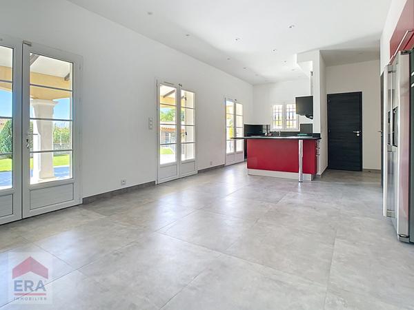 A louer Villa type 8 Marseille 13013 St Mitre Chateau Gombert  6 chambres piscine terrain