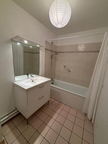 Appartement F3 dans résidence sécurisée avec parking proche Gare