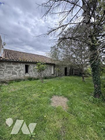 ANCIEN CORPS DE FERME AVEC DEPENDANCES