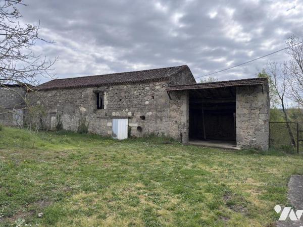 ANCIEN CORPS DE FERME AVEC DEPENDANCES