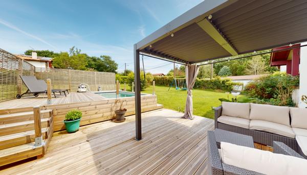 Jatxou - Opportunité rare : maison avec vue sur la Rhune, terrain constructible et fort potentiel d'évolution