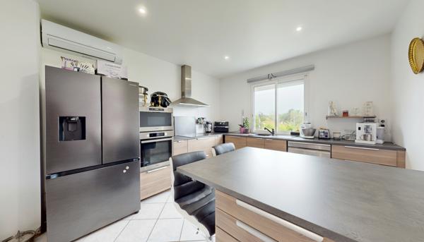 Jatxou - Opportunité rare : maison avec vue sur la Rhune, terrain constructible et fort potentiel d'évolution