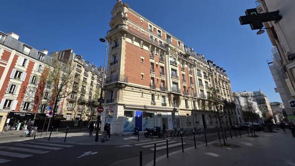 Vente                                                      Appartement
                        
                     2 pièces                      33 m2                     à Paris 13