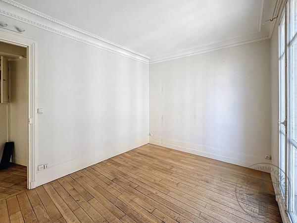 Vente                                                      Appartement
                        
                     2 pièces                      33 m2                     à Paris 13