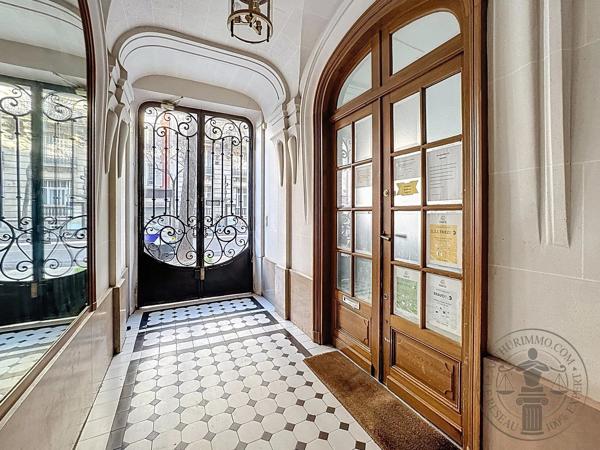 Vente                                                      Appartement
                        
                     2 pièces                      33 m2                     à Paris 13