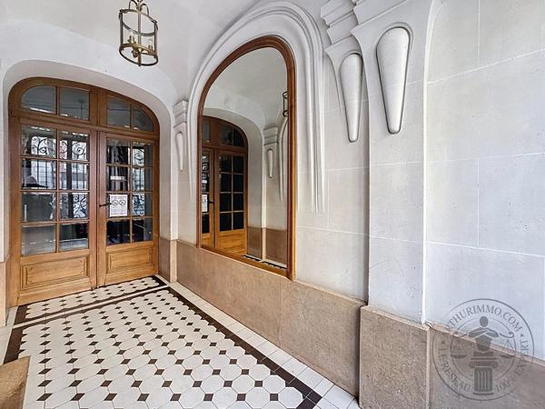 Vente                                                      Appartement
                        
                     2 pièces                      33 m2                     à Paris 13
