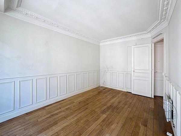 Vente                                                      Appartement
                        
                     2 pièces                      33 m2                     à Paris 13