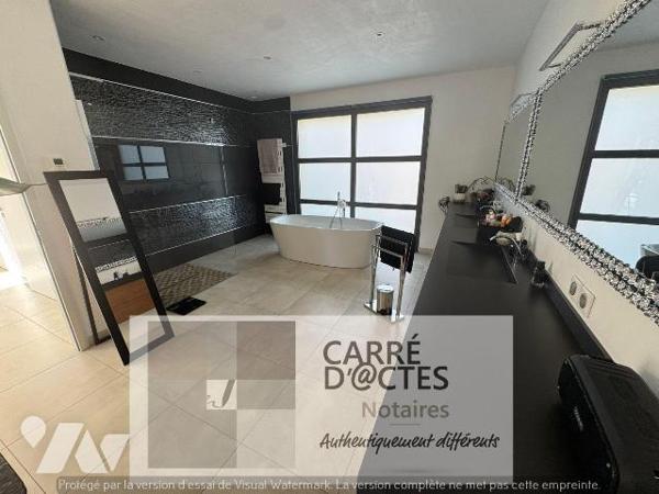 Les Notaires Associés Carré D'@ctes Vaunage, ont le plaisir de vous proposer cette propriété co...