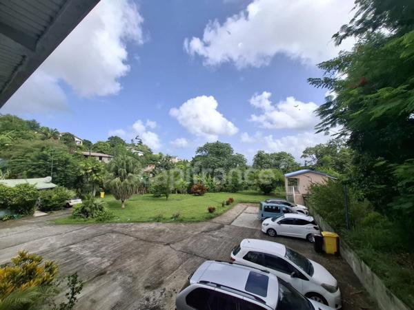 Rare à la vente - Immeuble de rapport aux Trois-îlets, entrée Pointe du bout – 7 logements – Terrain de 2337m² - parking et jardin