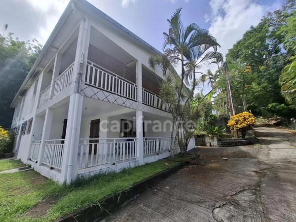 Rare à la vente - Immeuble de rapport aux Trois-îlets, entrée Pointe du bout – 7 logements – Terrain de 2337m² - parking et jardin