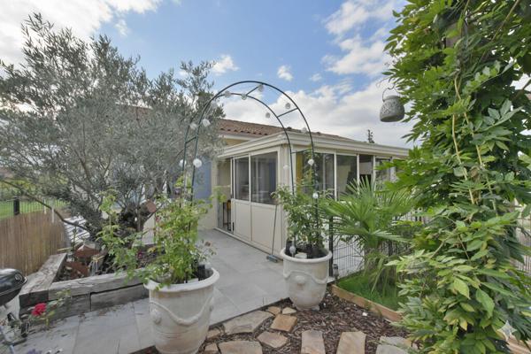 Maison contemporaine de 2015 avec grand terrain sans vis-à-vis à Bergerac.