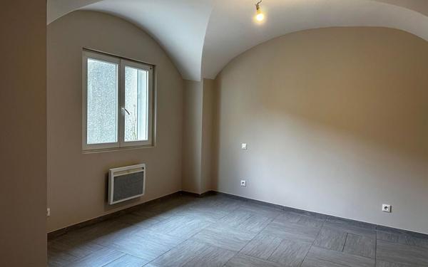 Appartement à louer    3 pièces •  Lablachère