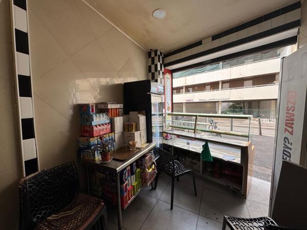 Marseille (13002) VENTE DES MURS D'UN LOCAL DE 10M2 + CAVE 10M2 - SECTEUR PLACE MARCEAU RUE FAUCHIER - RENDEMENT BRUT 14,67%