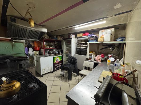 Marseille (13002) VENTE DES MURS D'UN LOCAL DE 10M2 + CAVE 10M2 - SECTEUR PLACE MARCEAU RUE FAUCHIER - RENDEMENT BRUT 14,67%