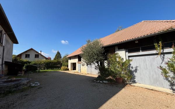 Maison à vendre    6 pièces • 201 m2 Dolomieu