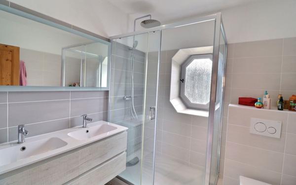 Maison à vendre    6 pièces • 201 m2 Dolomieu