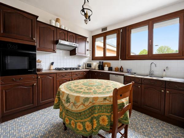 Chenôve - Maison 4 chambres avec garage et vue dégagée