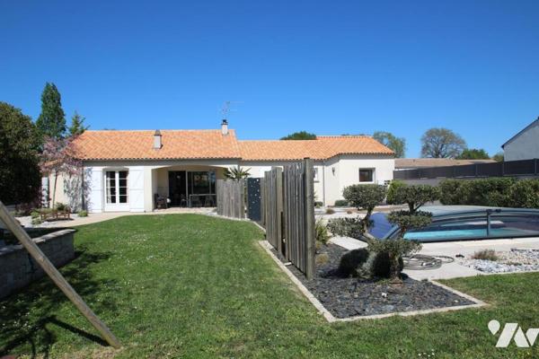 AIFFRES, PROCHES COMMODITES, BELLE VILLA DE PLAIN PIED EN PARFAIT ETAT AVEC PISCINE.