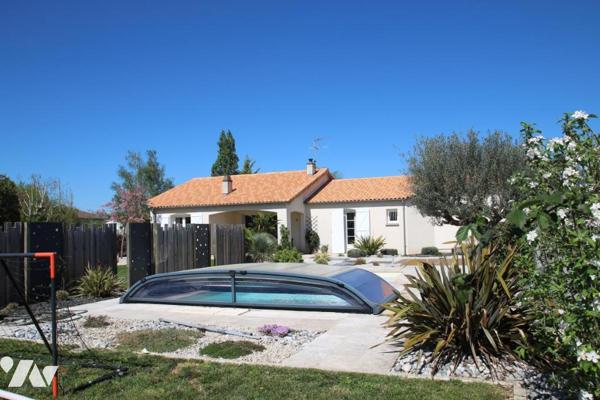 AIFFRES, PROCHES COMMODITES, BELLE VILLA DE PLAIN PIED EN PARFAIT ETAT AVEC PISCINE.