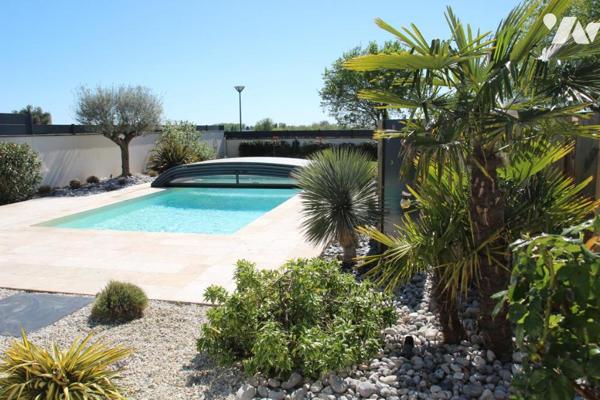 AIFFRES, PROCHES COMMODITES, BELLE VILLA DE PLAIN PIED EN PARFAIT ETAT AVEC PISCINE.