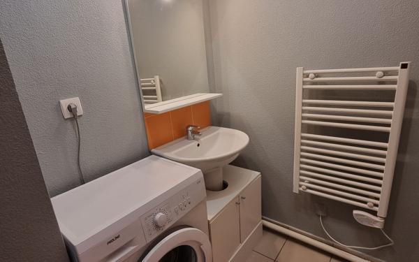 Appartement à louer    2 pièces • 42,49 m2 Saint-Genis-Laval