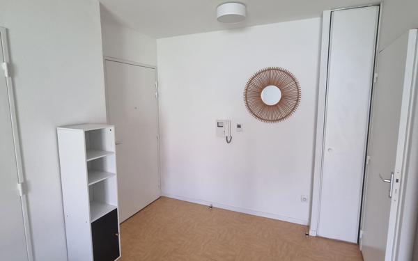 Appartement à louer    2 pièces • 42,49 m2 Saint-Genis-Laval