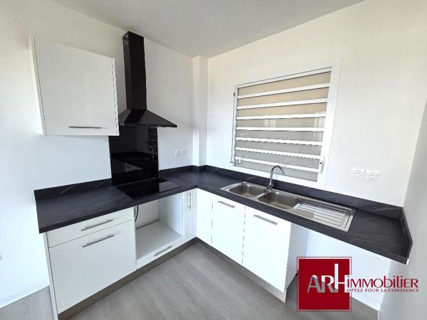 A LOUER - Appartement F1 neuf - Plateau Caillou avec belle vue mer