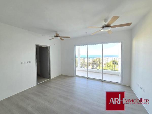 A LOUER - Appartement F1 neuf - Plateau Caillou avec belle vue mer