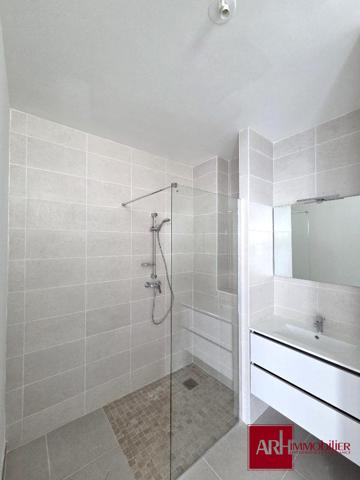 A LOUER - Appartement F1 neuf - Plateau Caillou avec belle vue mer