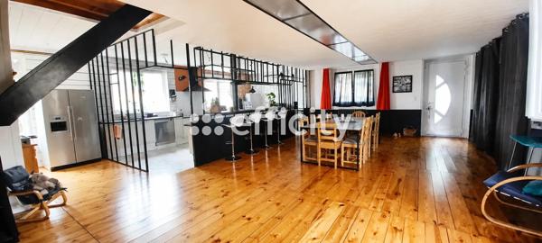 Maison
         8 pièces
        - 215 m² 196 100 € *