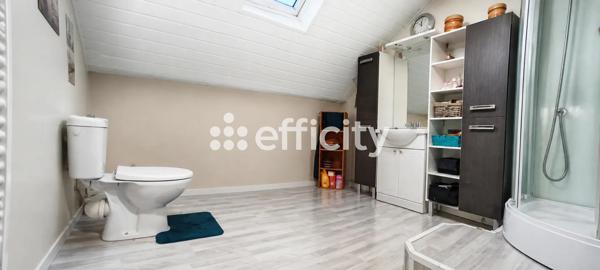 Maison
         8 pièces
        - 215 m² 196 100 € *