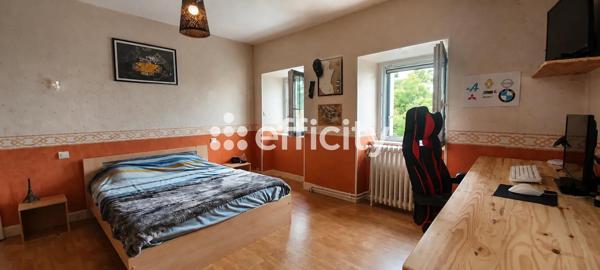 Maison
         8 pièces
        - 215 m² 196 100 € *