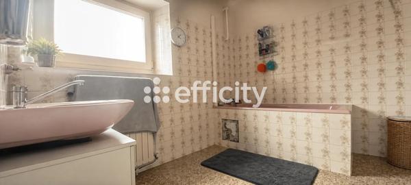 Maison
         8 pièces
        - 215 m² 196 100 € *