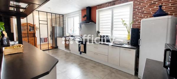 Maison
         8 pièces
        - 215 m² 196 100 € *