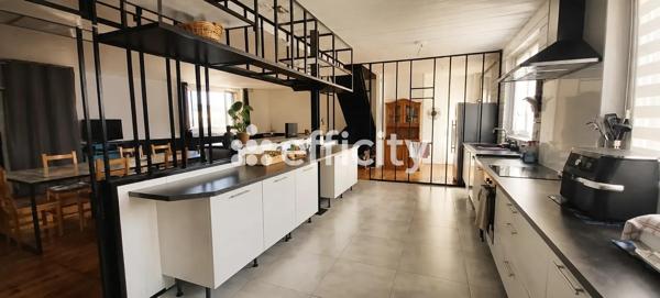 Maison
         8 pièces
        - 215 m² 196 100 € *