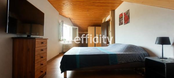 Maison
         8 pièces
        - 215 m² 196 100 € *