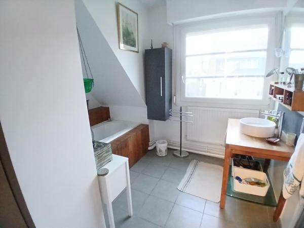 MAISON 3 CHAMBRES - BUREAU - GARAGE - PATIO ENSOLEILLE - POSSIBILITE DE SEMI PLAIN PIED