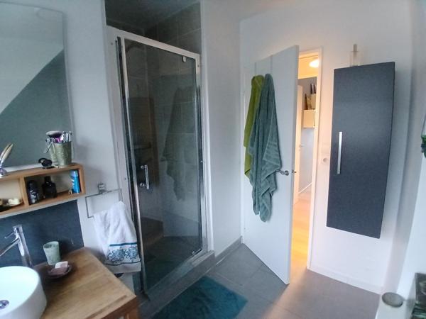 MAISON 3 CHAMBRES - BUREAU - GARAGE - PATIO ENSOLEILLE - POSSIBILITE DE SEMI PLAIN PIED