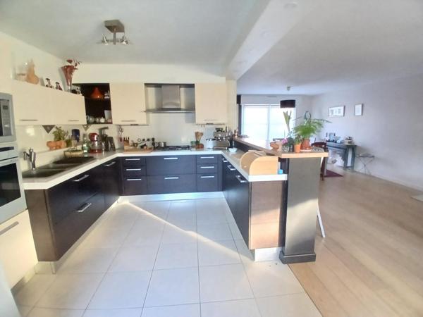 MAISON 3 CHAMBRES - BUREAU - GARAGE - PATIO ENSOLEILLE - POSSIBILITE DE SEMI PLAIN PIED