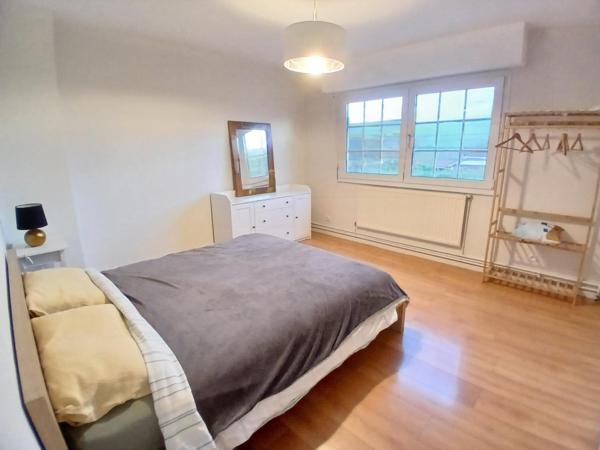 MAISON 3 CHAMBRES - BUREAU - GARAGE - PATIO ENSOLEILLE - POSSIBILITE DE SEMI PLAIN PIED