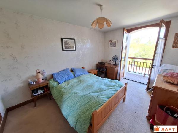 Maison familiale sur vaste terrain avec dépendances et fort potentiel