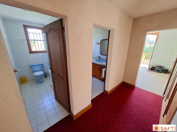 Maison familiale sur vaste terrain avec dépendances et fort potentiel